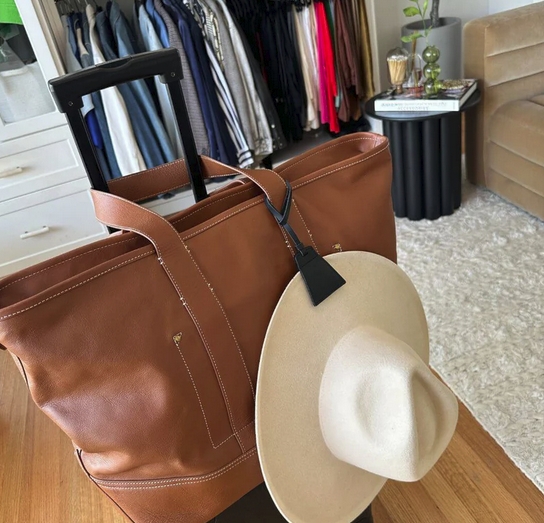 又维权了！亚马逊这款 Hat holder 磁吸帽夹，发明专利侵权直接下架！