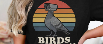 年轻人网络爆款梗：BIRDS AREN'T REAL（鸟类不是真的）又来TRO维权了！ 涵盖衬衫、帽子、运动衫、T恤、袜子等类目！